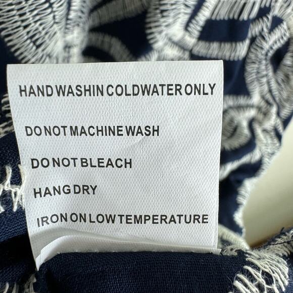 Solitaire Navy Blue White Embroidered Rayon Short Sleeve Pullover Blouse Size 1X - Picture 7 of 7